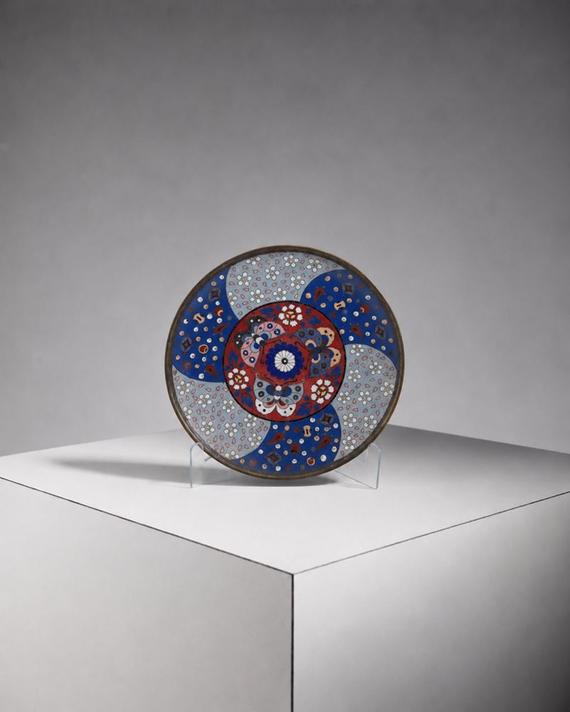 Manifattura Cinese - Piatto decorativo da parete cinese, smalto cloisonné policromo su rame e met...