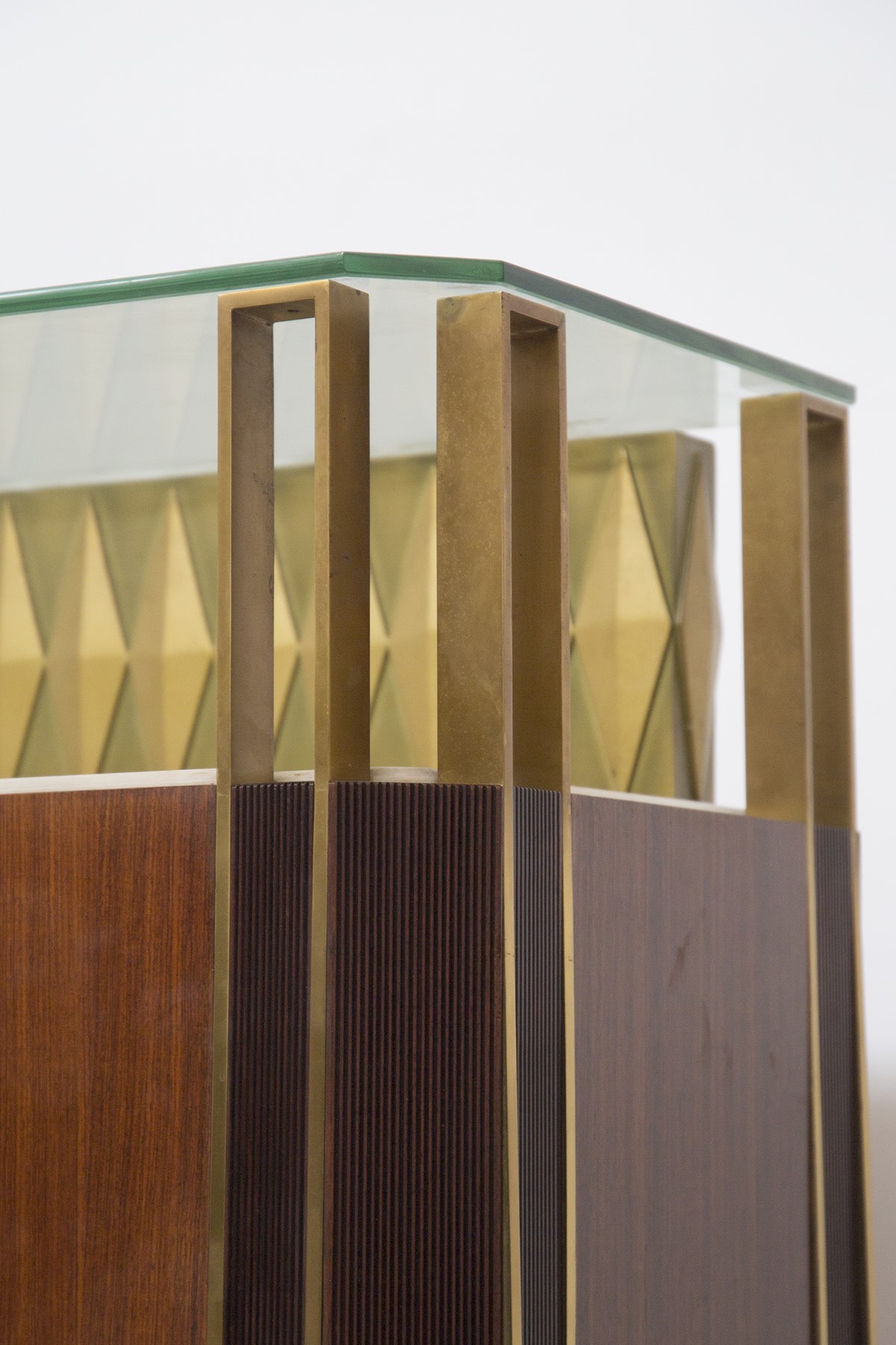 Credenza di Dassi Mobili Moderni in legno e ottone