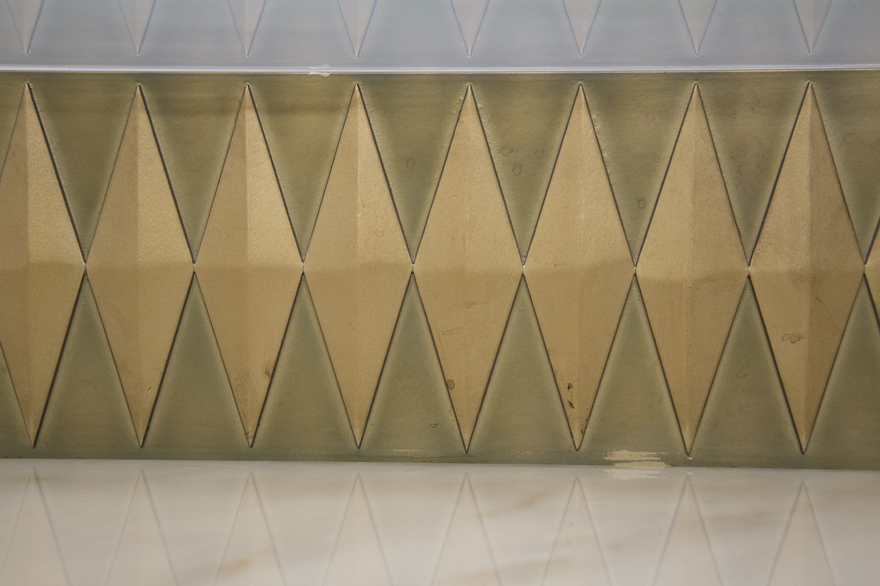 Credenza di Dassi Mobili Moderni in legno e ottone