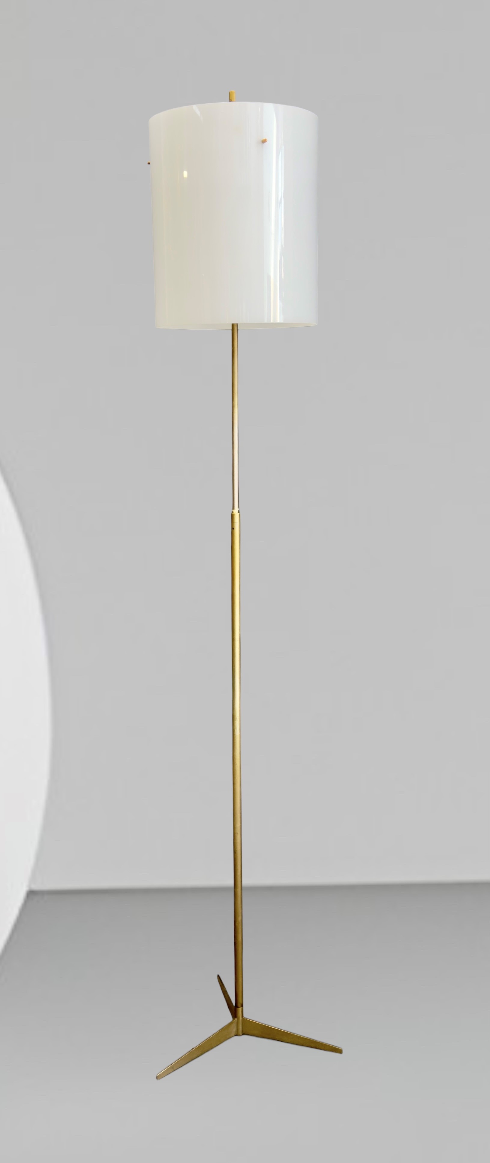 Manifattura Italiana : Floor lamp  - Auction Summer Bid Chance - LTWID Auction House