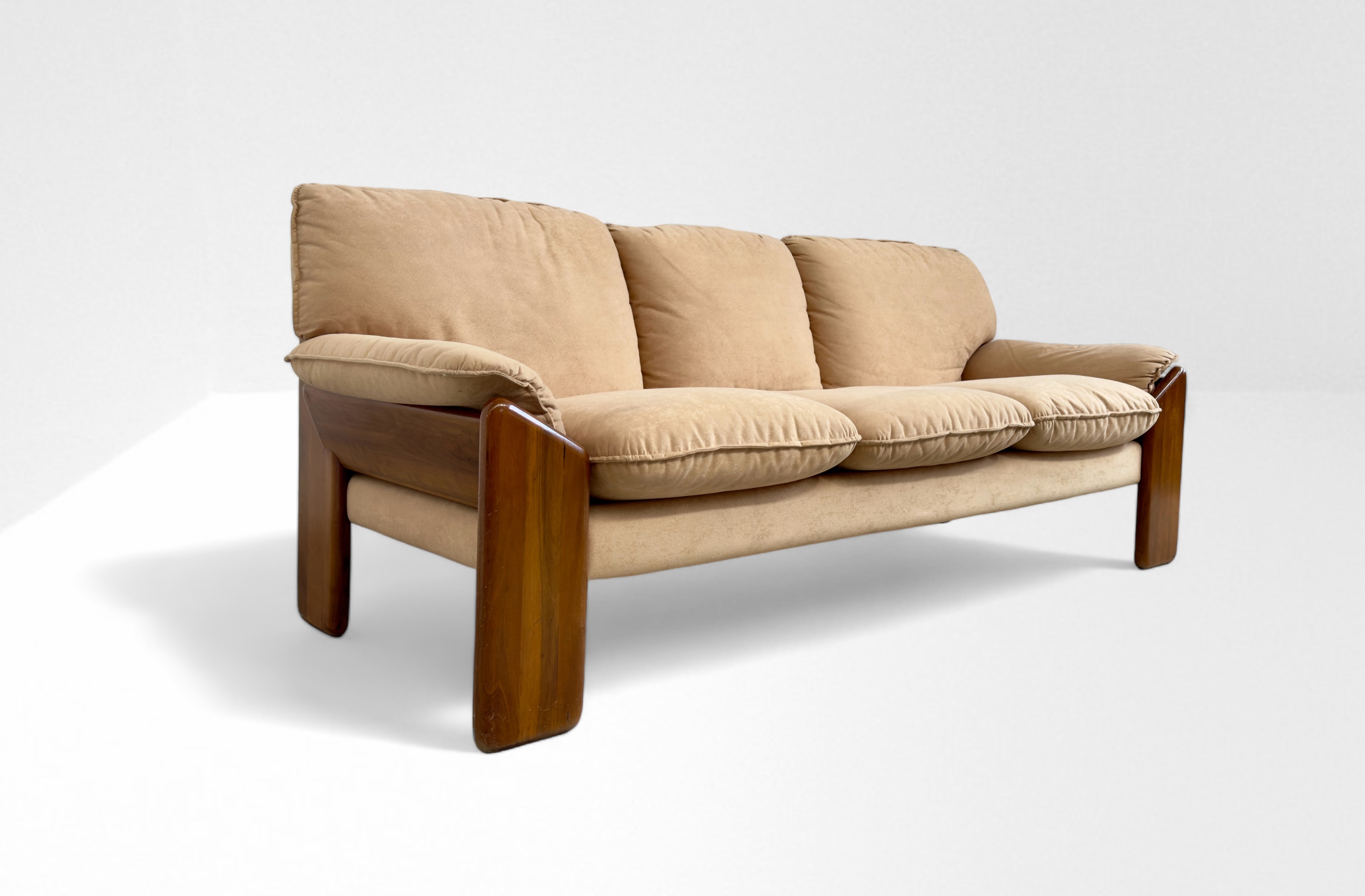 Mario Marenco : Sapporo Three-Seat Sofa  - Auction The Great Beauty - LTWID Auction House