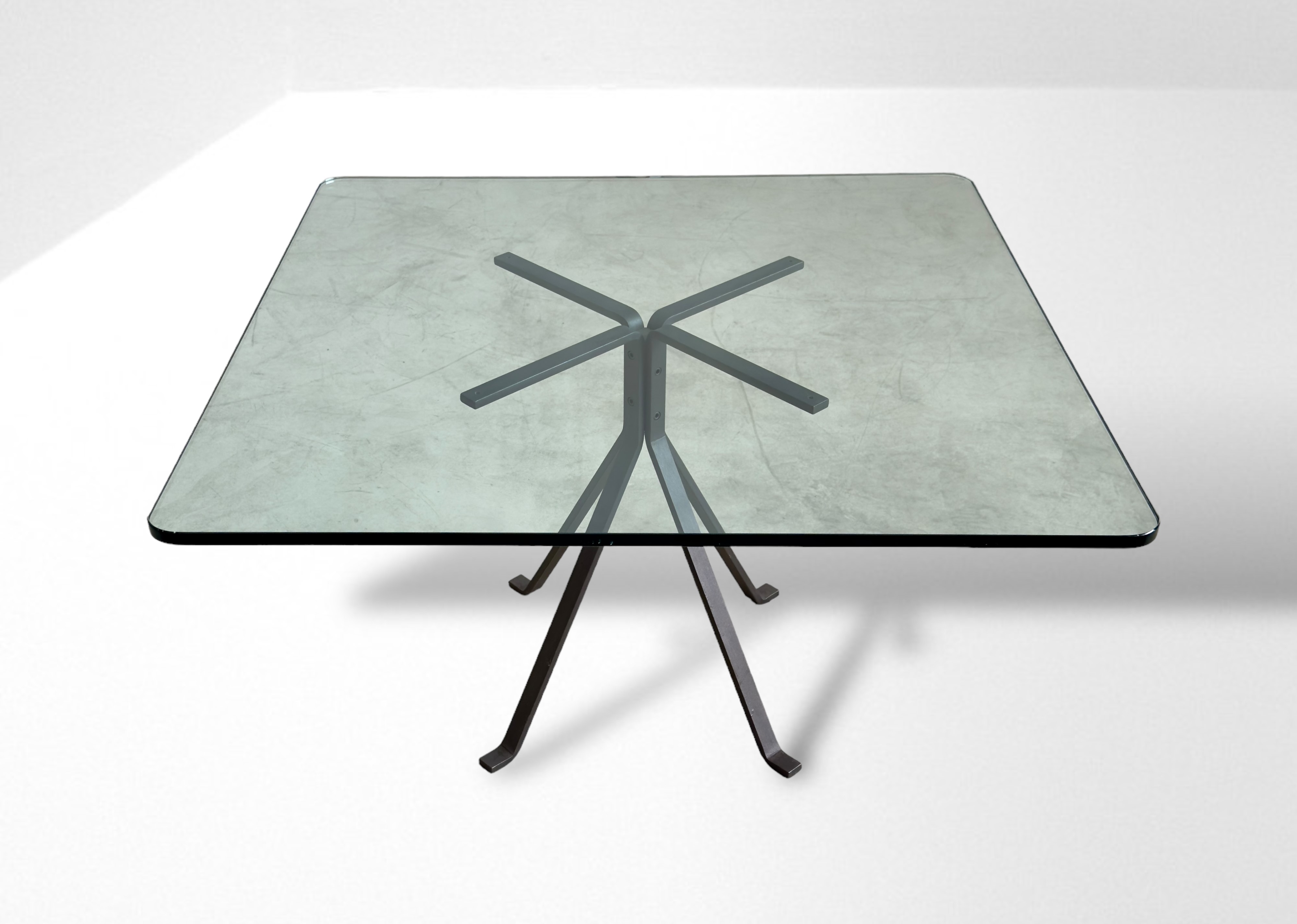 Enzo Mari : Coffee table mod. Cuginetto  - Auction Summer Bid Chance - LTWID Auction House