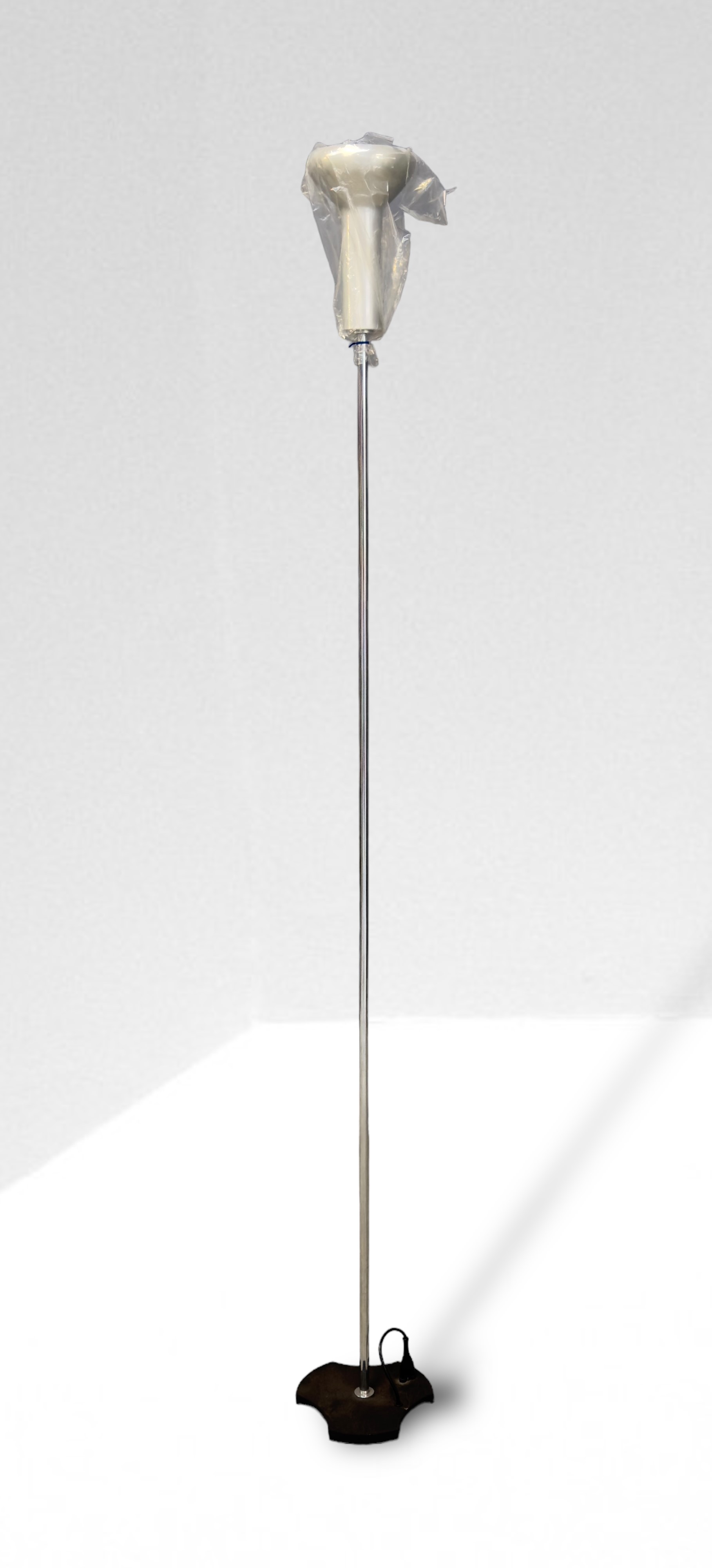 Gino Sarfatti : Arteluce Floor lamp model 1073  - Auction The Great Beauty - LTWID Auction House