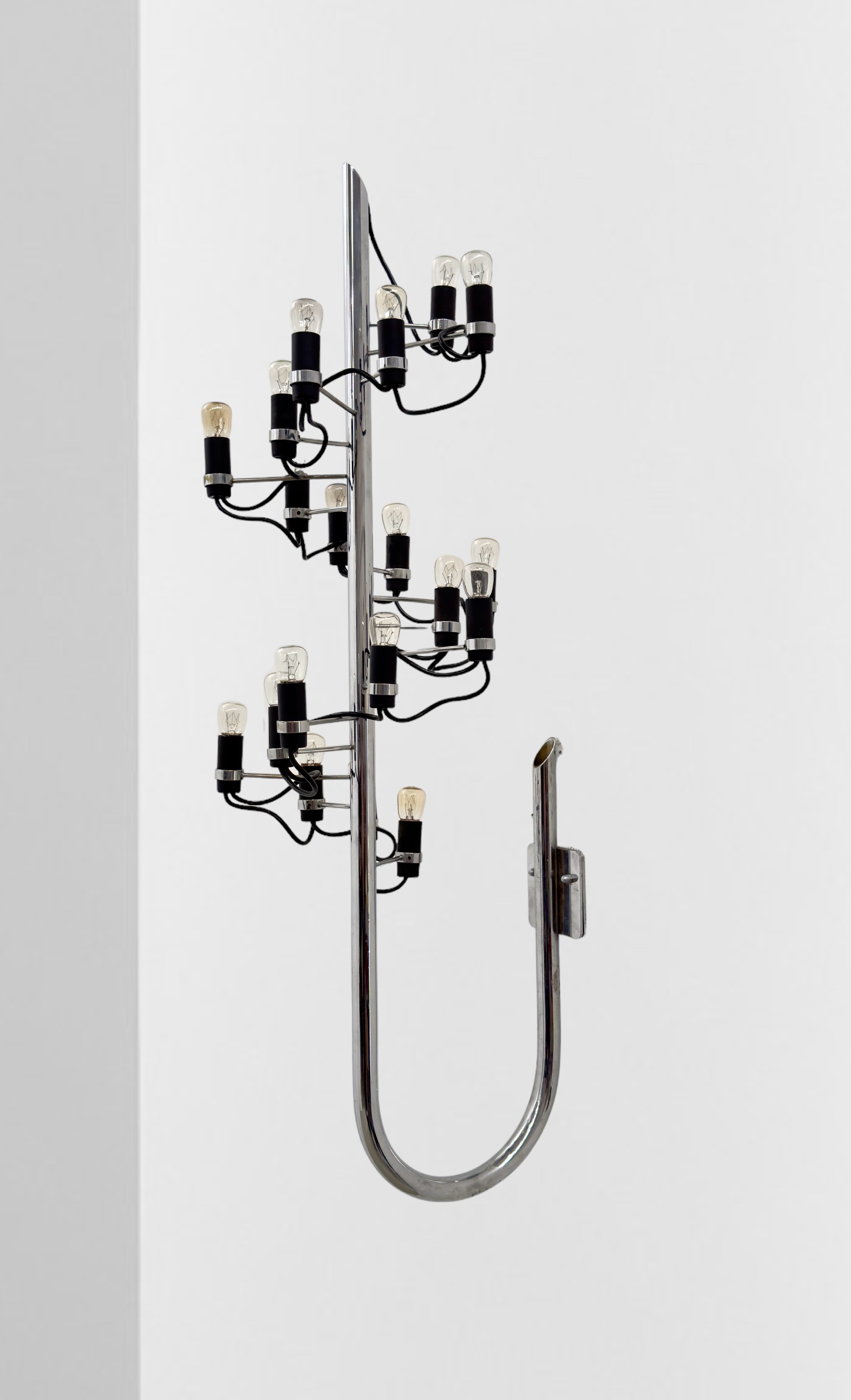 Gino Sarfatti : Arteluce, Wall lamp mod. 226  - Auction Summer Bid Chance - LTWID Auction House