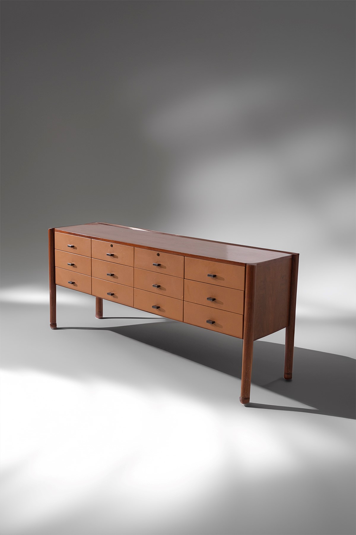 Osvaldo Borsani : Osvaldo Borsani Sideboard  - Auction The Great Beauty - LTWID Auction House