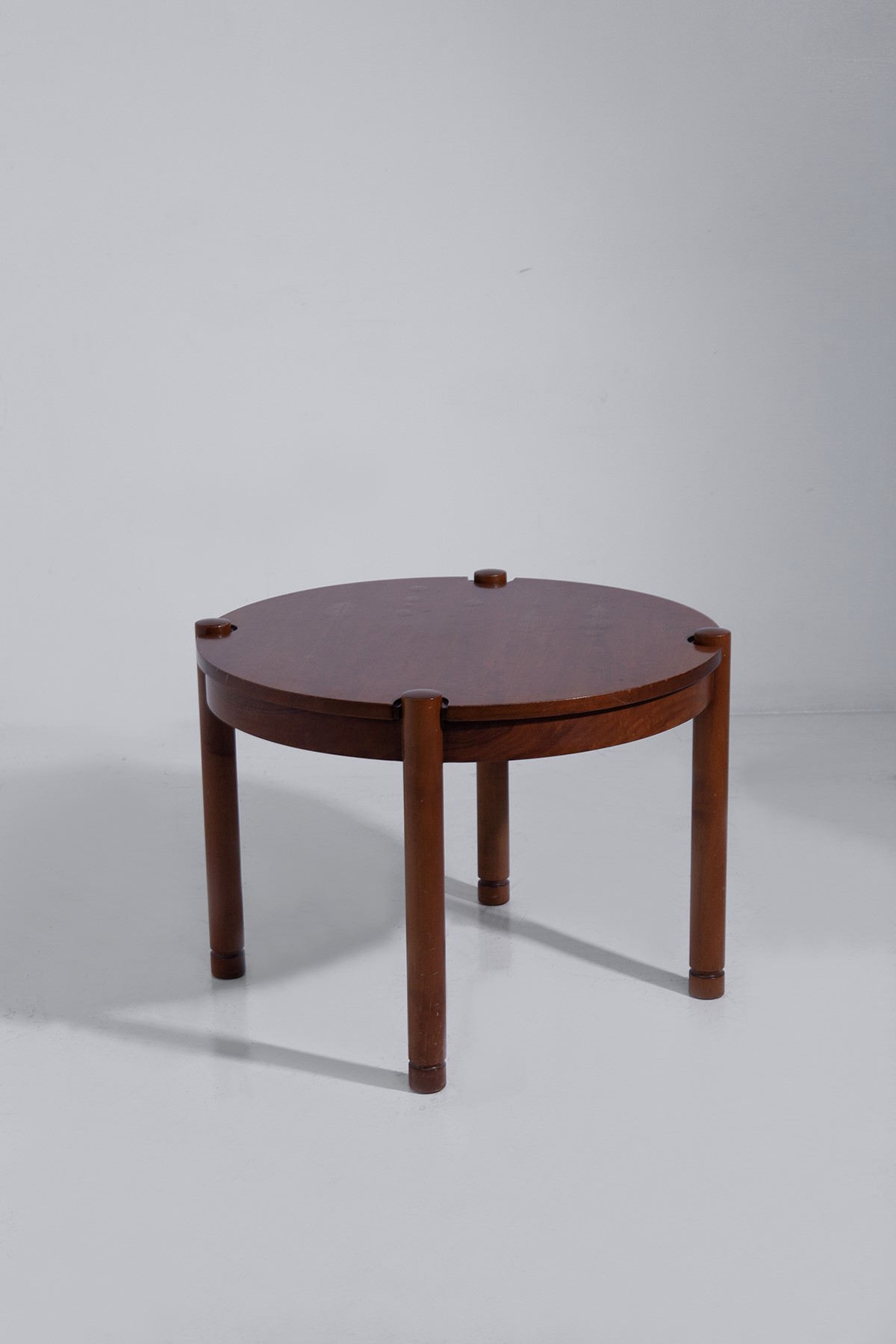 Osvaldo Borsani : Osvaldo Borsani Round Coffee Table  - Auction The Great Beauty - LTWID Auction House