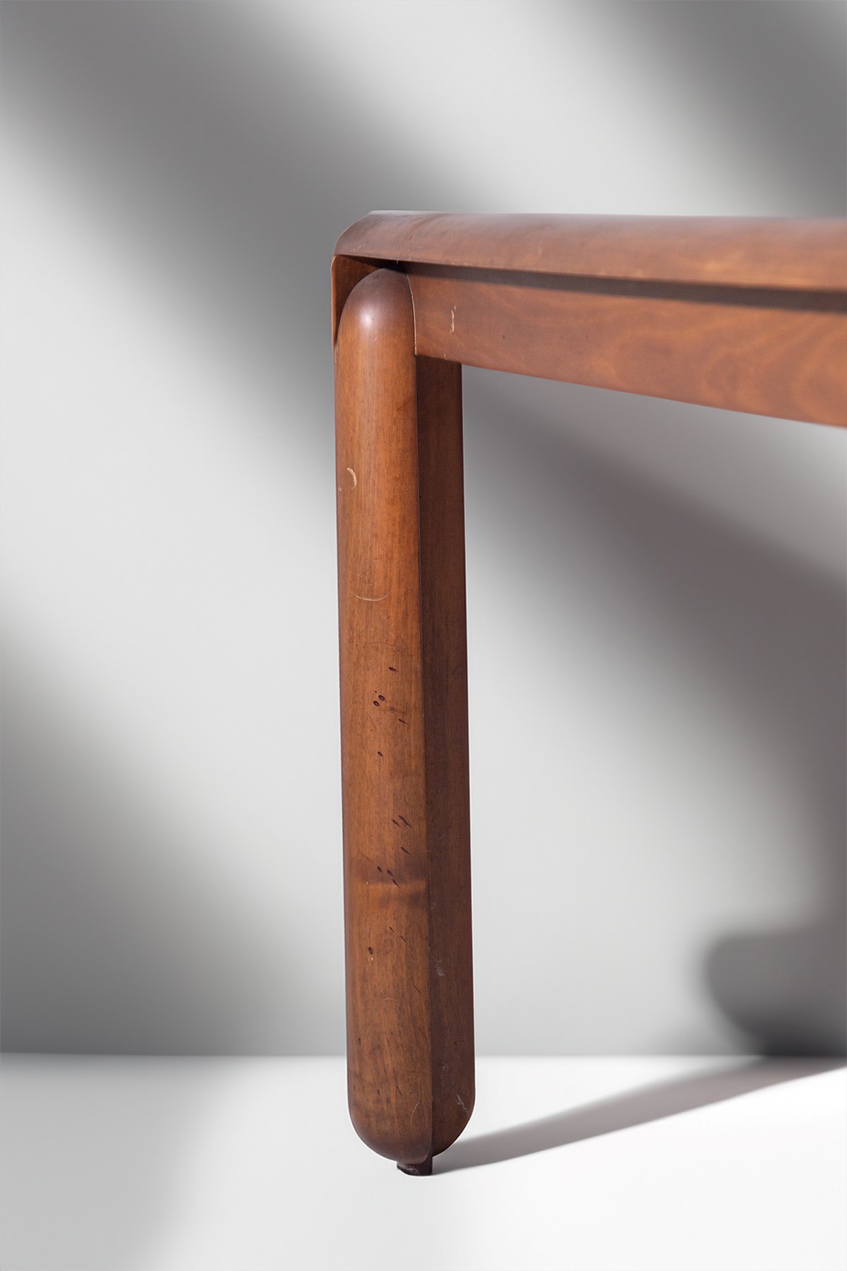 Vico Magistretti tavolo da pranzo Cassina