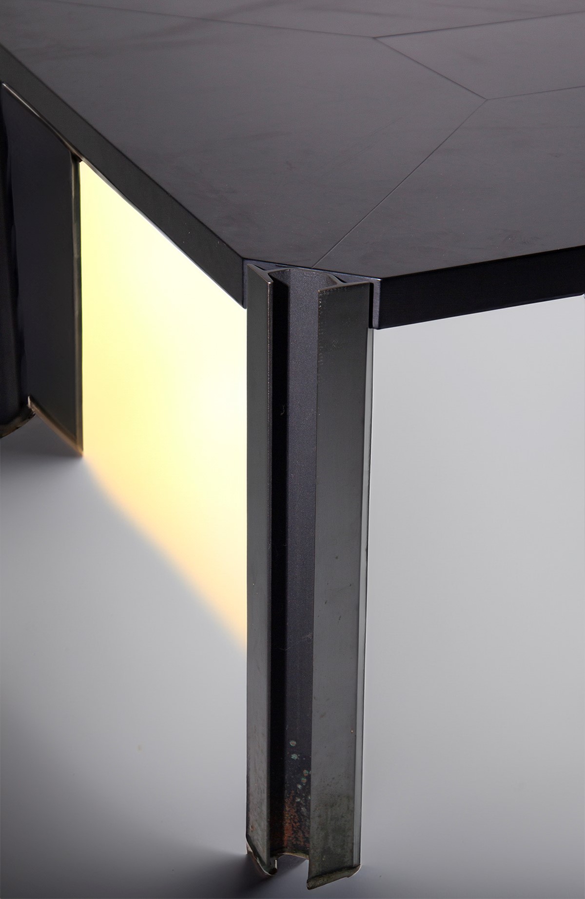 Grande tavolo di Osvaldo Borsani per Tecno