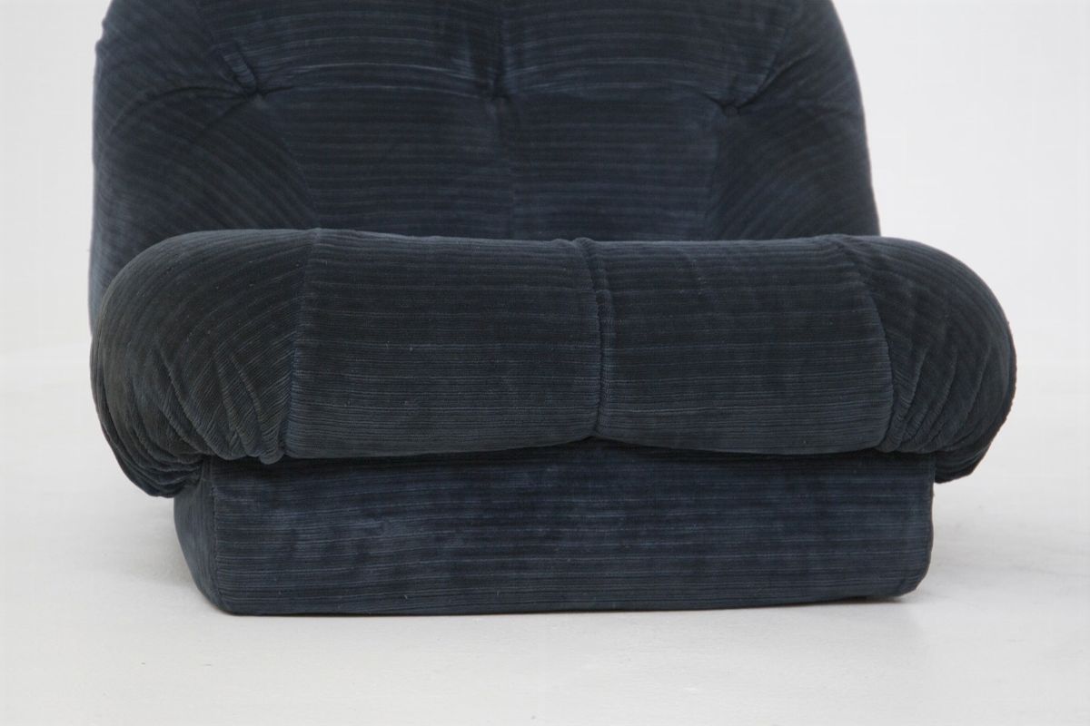 Nuvolone Armchairs in Velvet With Side Tables By Rino Maturi