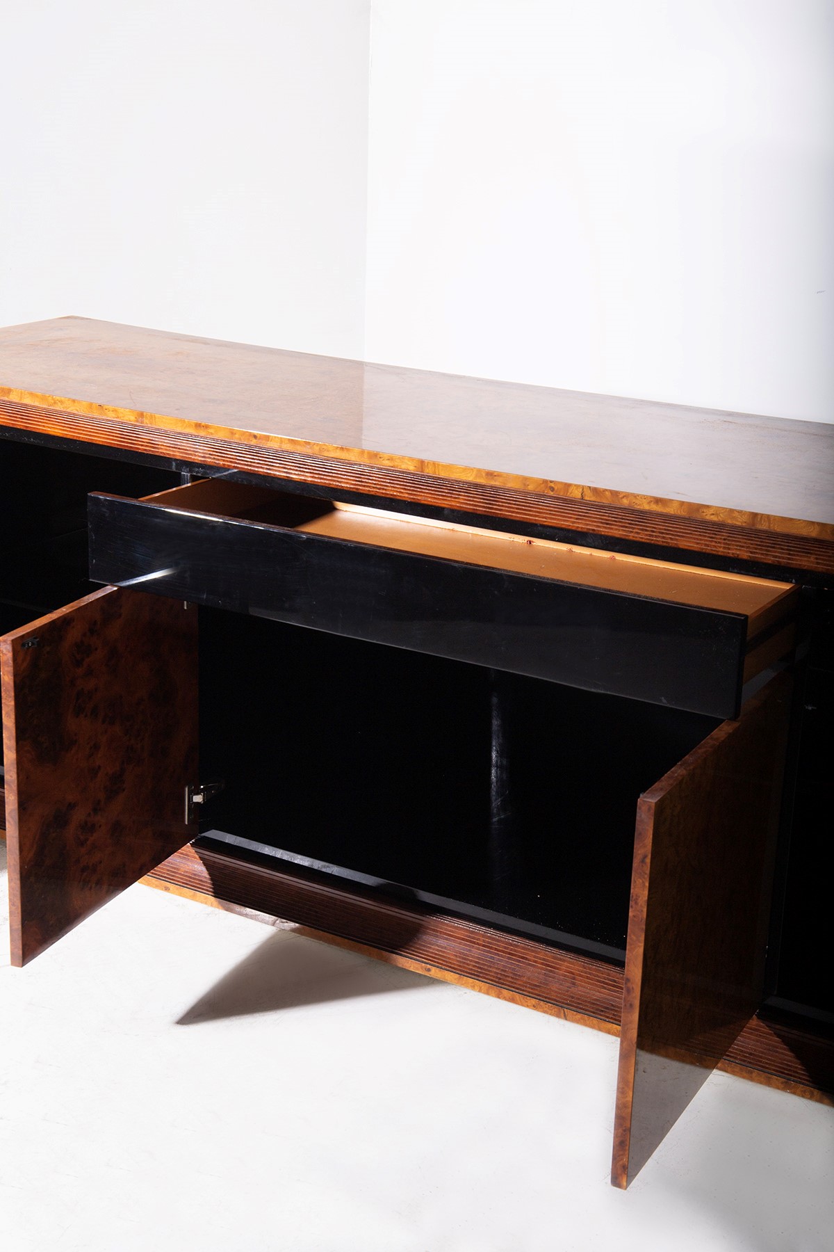 Credenza in stile Decò