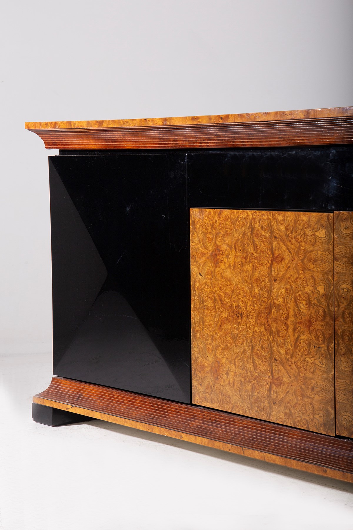 Credenza in stile Decò