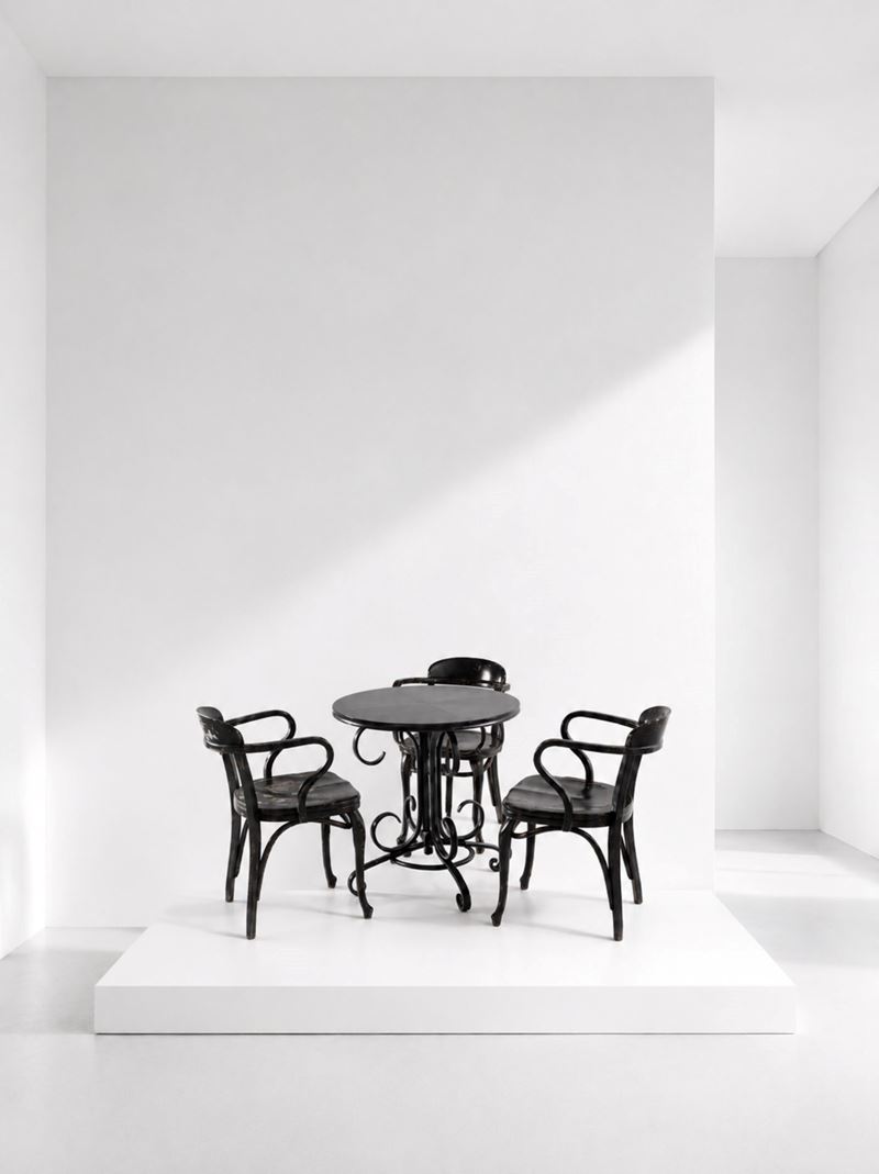 Michael Thonet - Set di tre sedie e tavolo laccato nero con etichetta