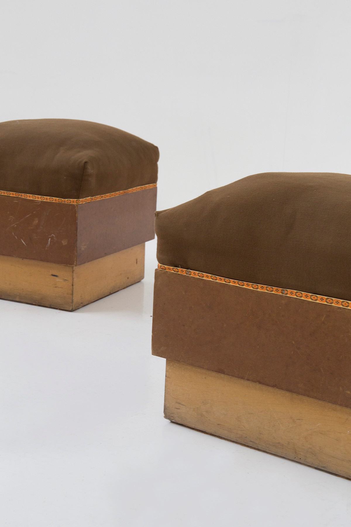 Coppia di pouf italiani Art Decò