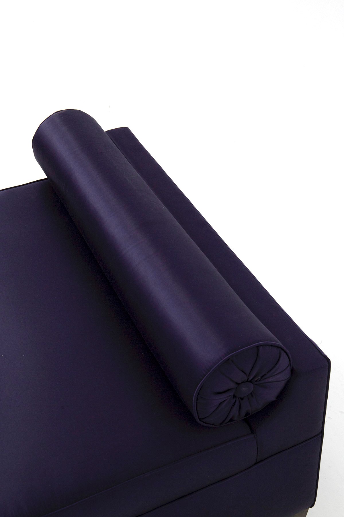 Piccolo divano italiano in raso