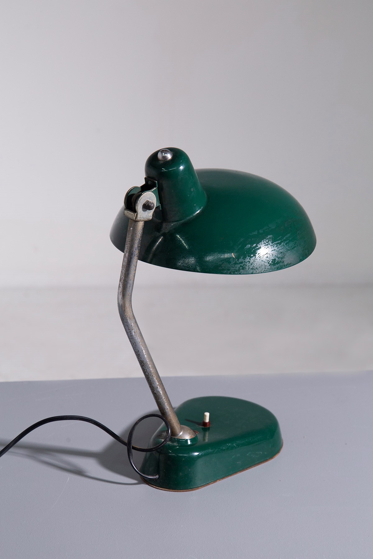 Lampada da tavolo razzionalista