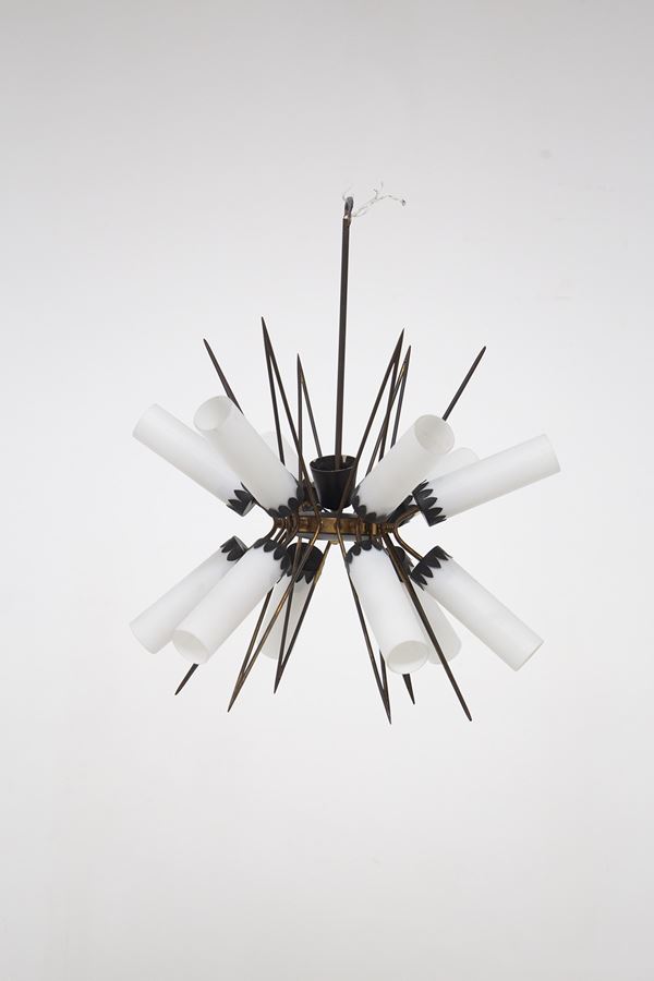 Lampadario vintage in ottone e vetro opalino
