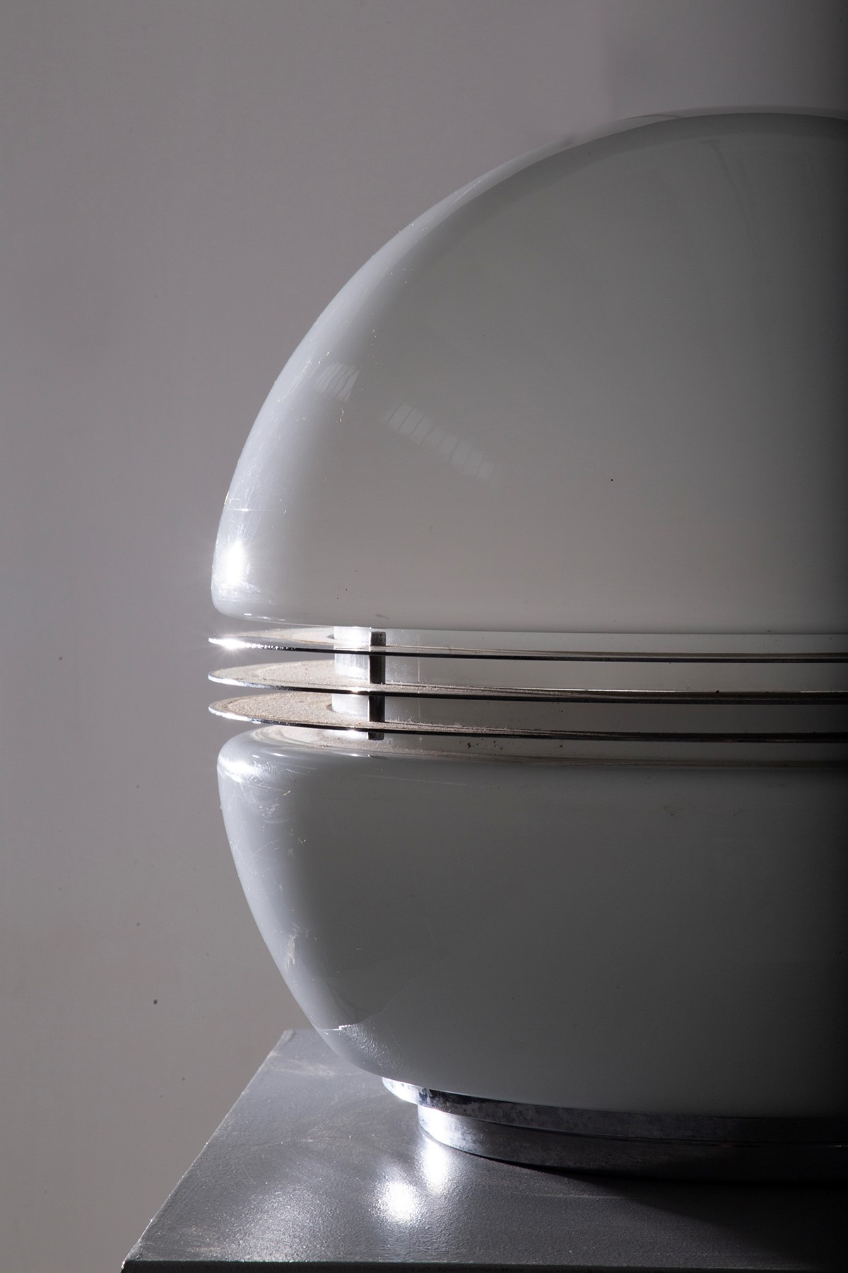 Lampada da tavolo sferica