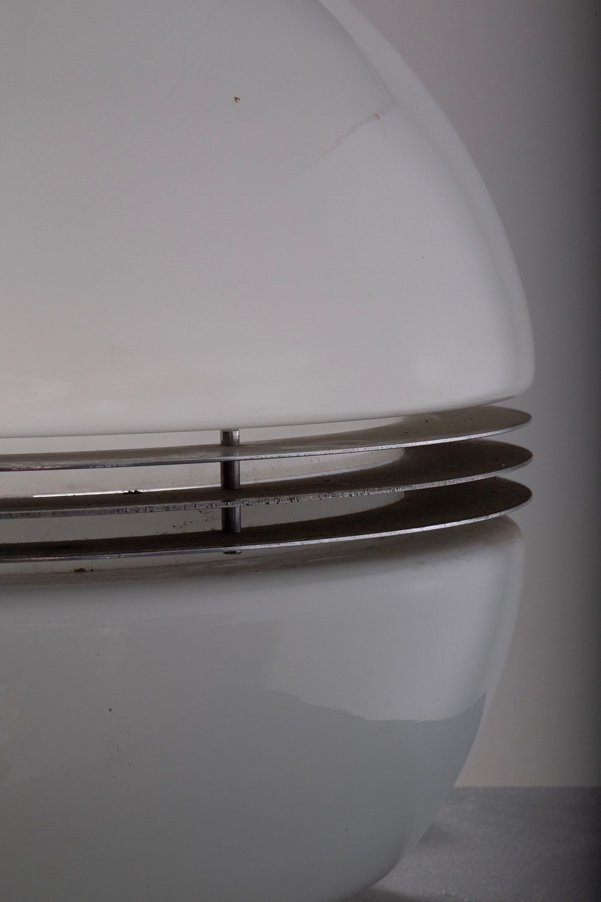 Lampada da tavolo sferica