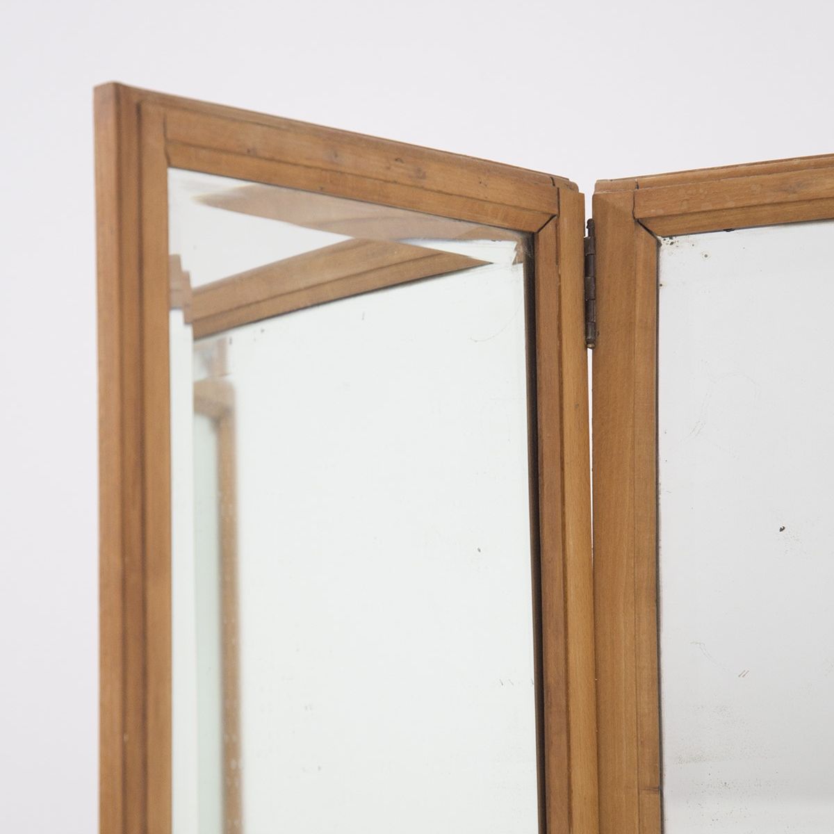 Separè francese att. a Jean Royere in legno e specchio