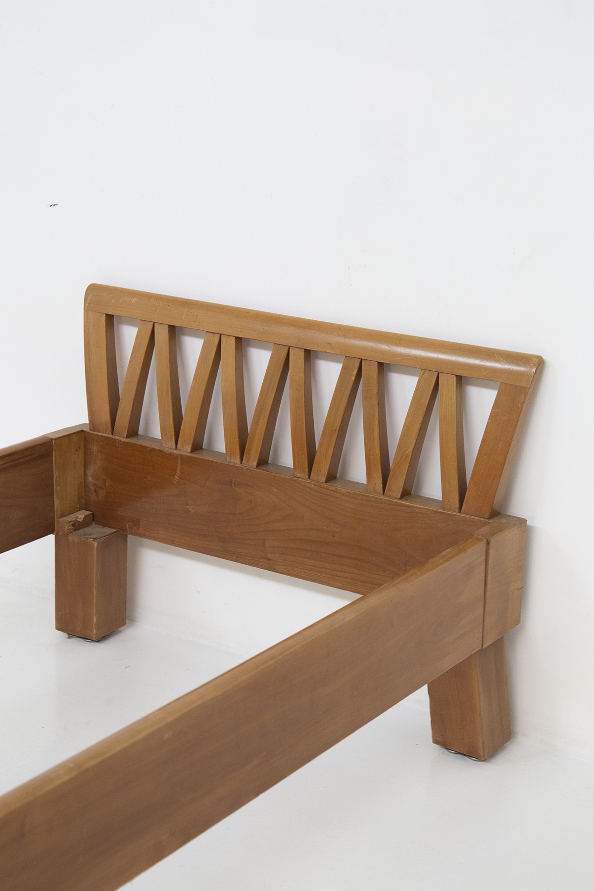 Letto singolo e sedia