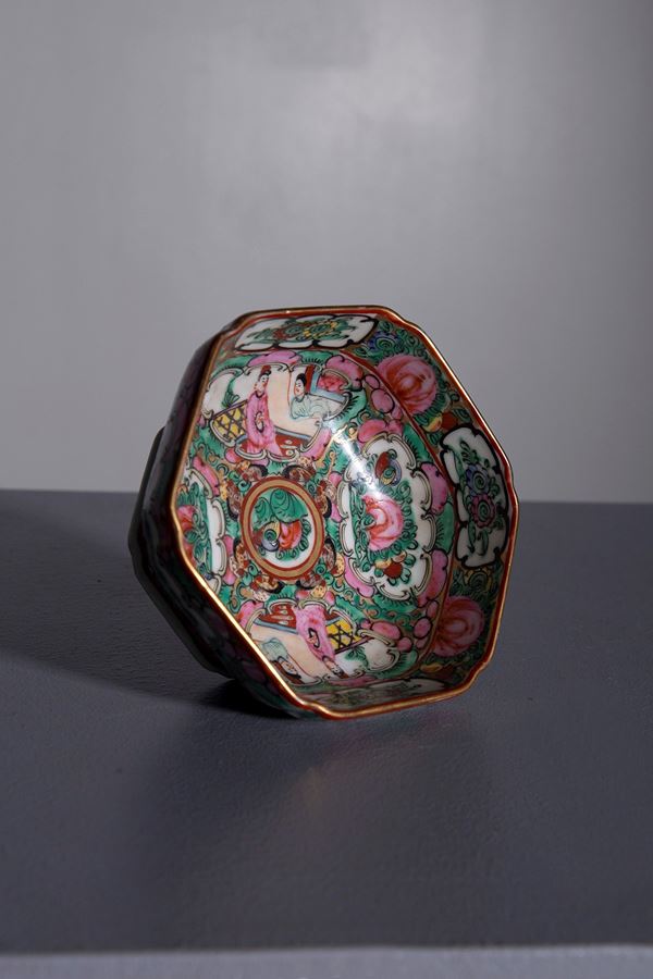 Chinese porcelain vase with Floral decorations