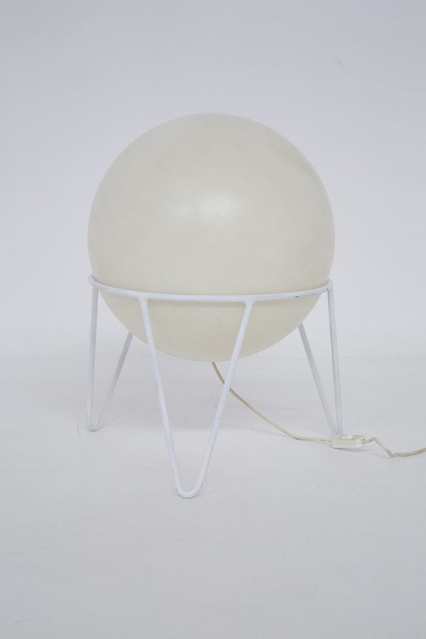 Lampada da terra sferica vintage con base in ferro verniciato bianco