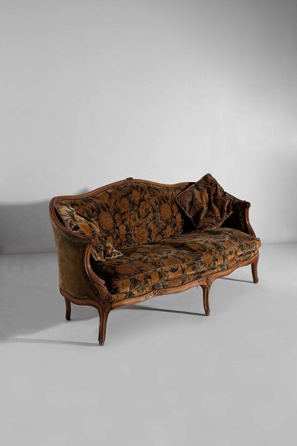 Majestic sofa from the early 1900s with floral fabric