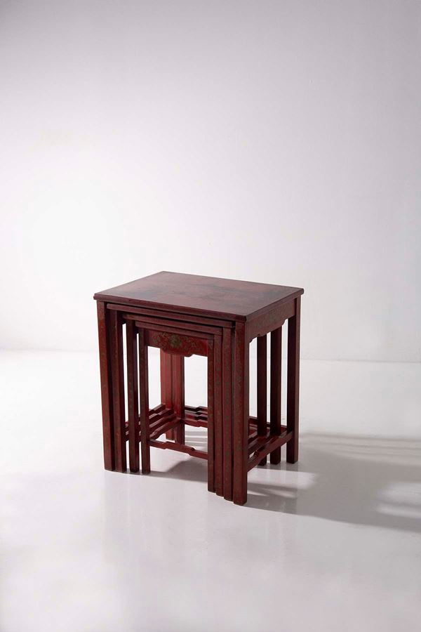 Red lacquered Chinese Quartetto table nest 19-20th century