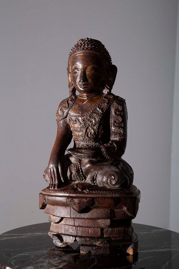 Grande scultura di Buddha in legno, probabilmente Laos