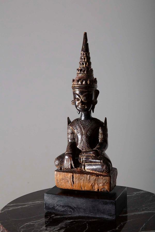 Scultura antica in legno Buddha Mun dalla Tailandia