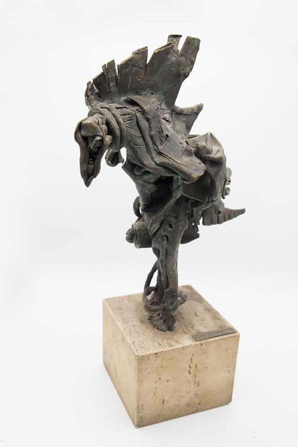 Manifattura Italiana - Scultura brutalista in bronzo di uccello mitologico in travertino