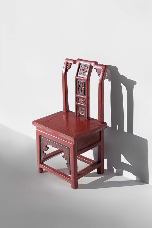 Small Chinese lacquered chair