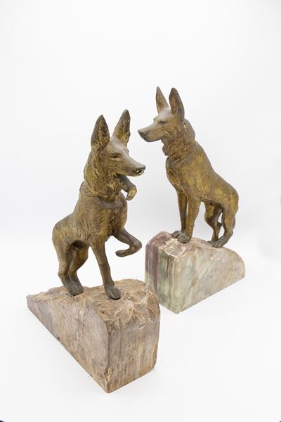 Coppia di Fermacarte a Forma di Cane Realizzati in Onice e Bronzo