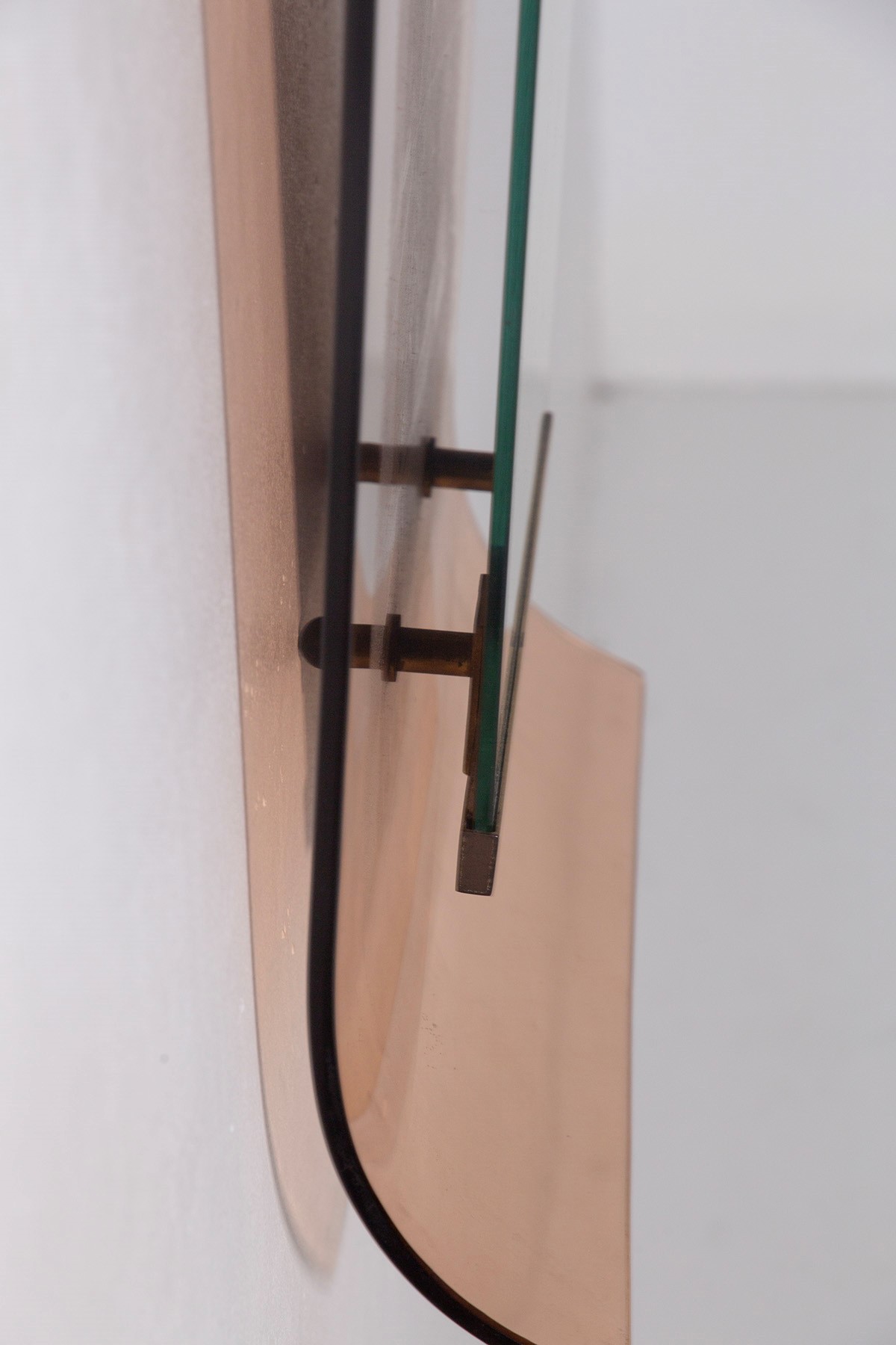 Specchio in vetro rosa