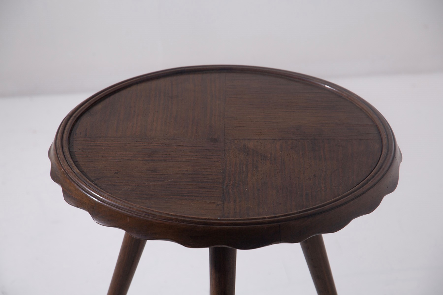 Round coffee table Attr.