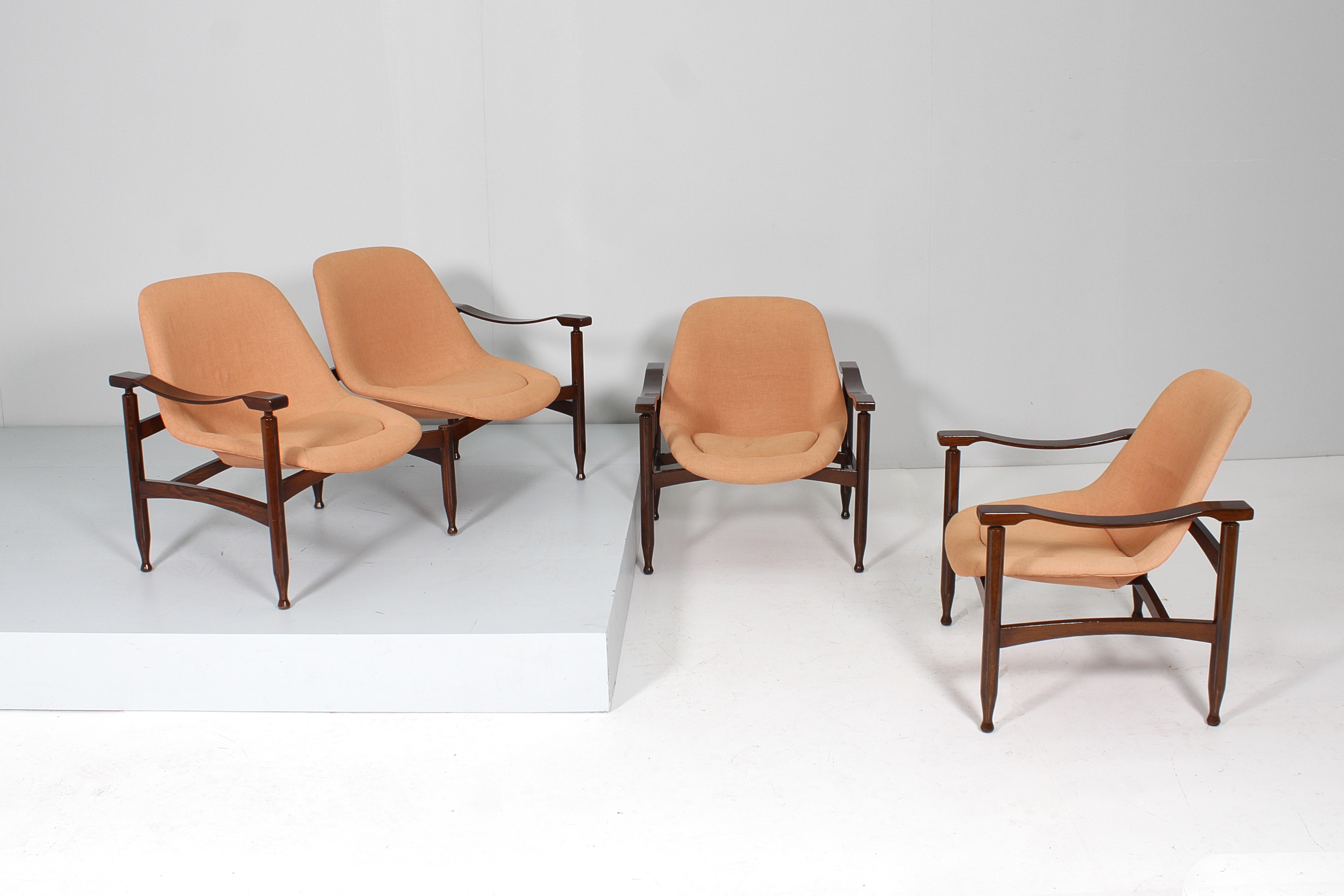 Set di 2 poltrone con divano