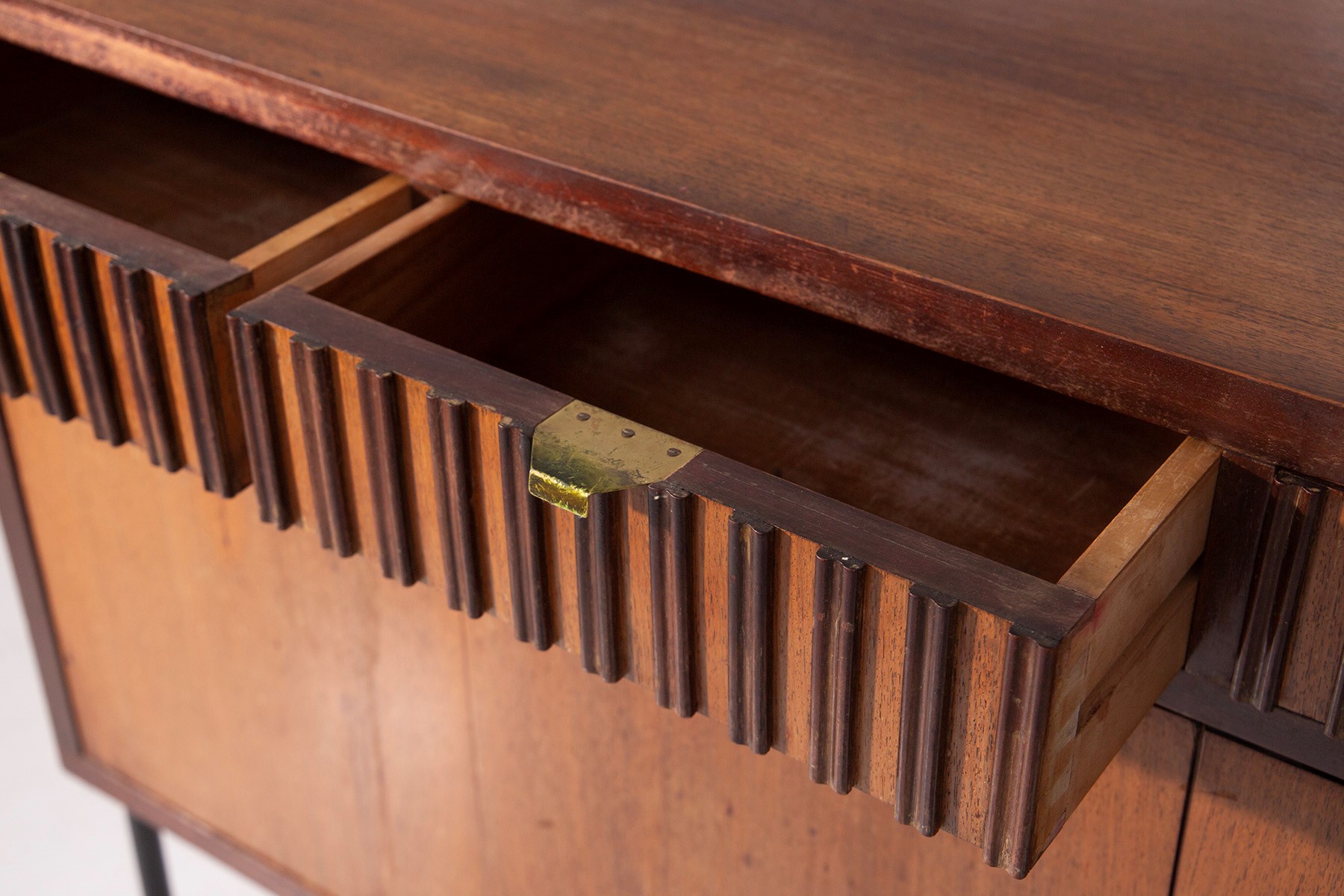 Credenza con cassetti