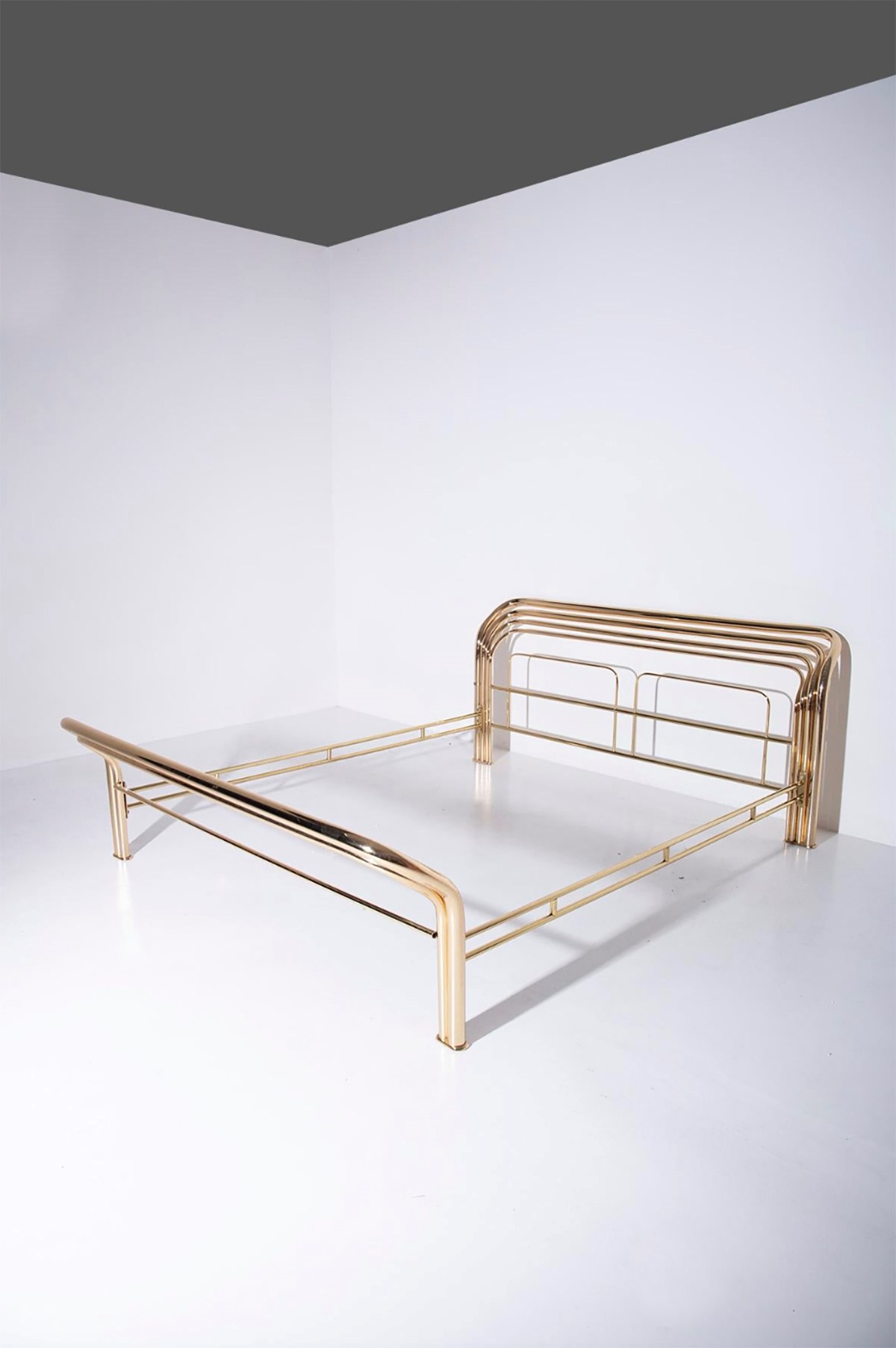 Luciano Frigerio : Bed, signed  - Auction Christmas Sale - LTWID Auction House