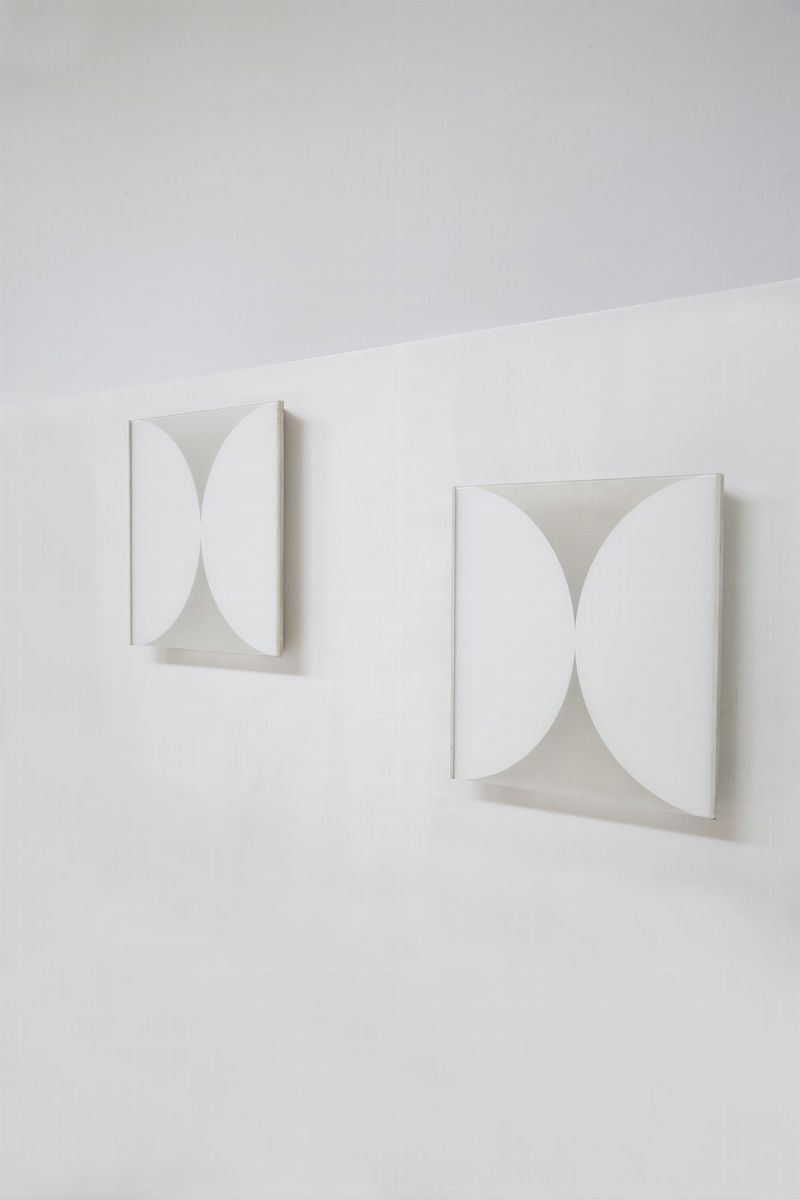 Coppia di Appliques in Alluminio Verniciato e Vetro