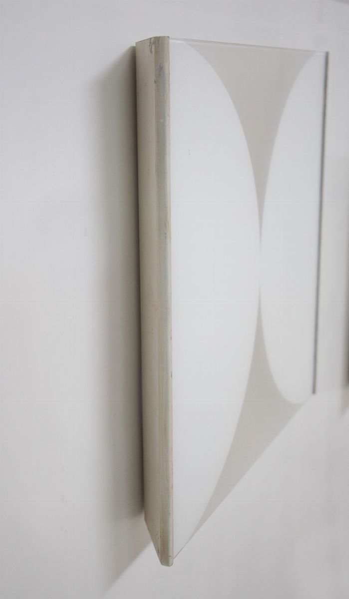 Coppia di Appliques in Alluminio Verniciato e Vetro