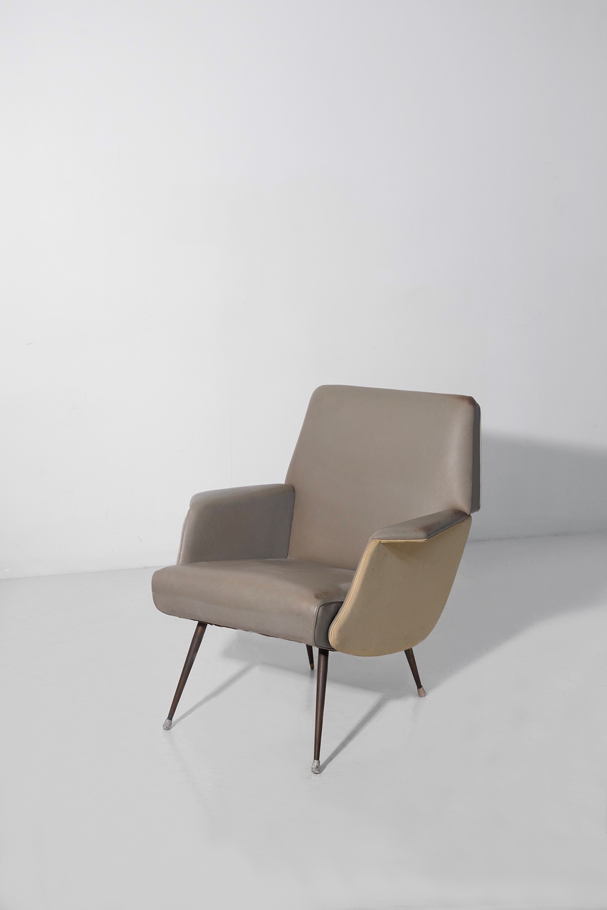 Rossi D'albizzate : Single armchair  - Auction Christmas Sale - LTWID Auction House