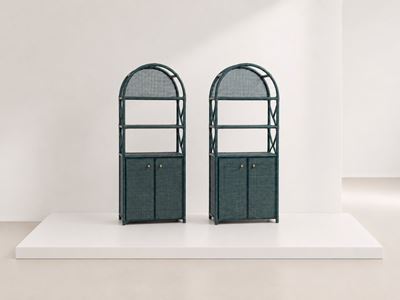 Coppia di librerie in bambù laccato blu-verde, rattan e ottone (circa 1980)
