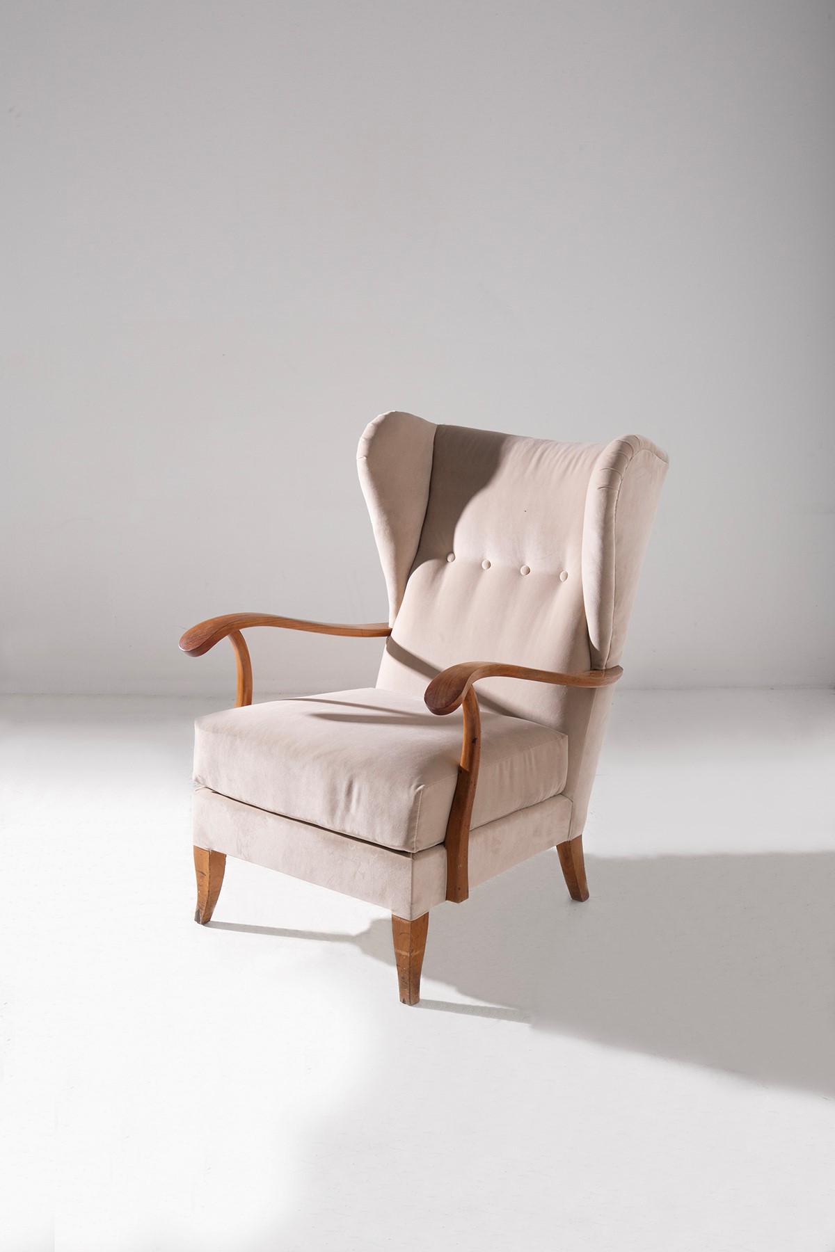 Paolo Buffa : Armchair in the style  - Auction Christmas Sale - LTWID Auction House