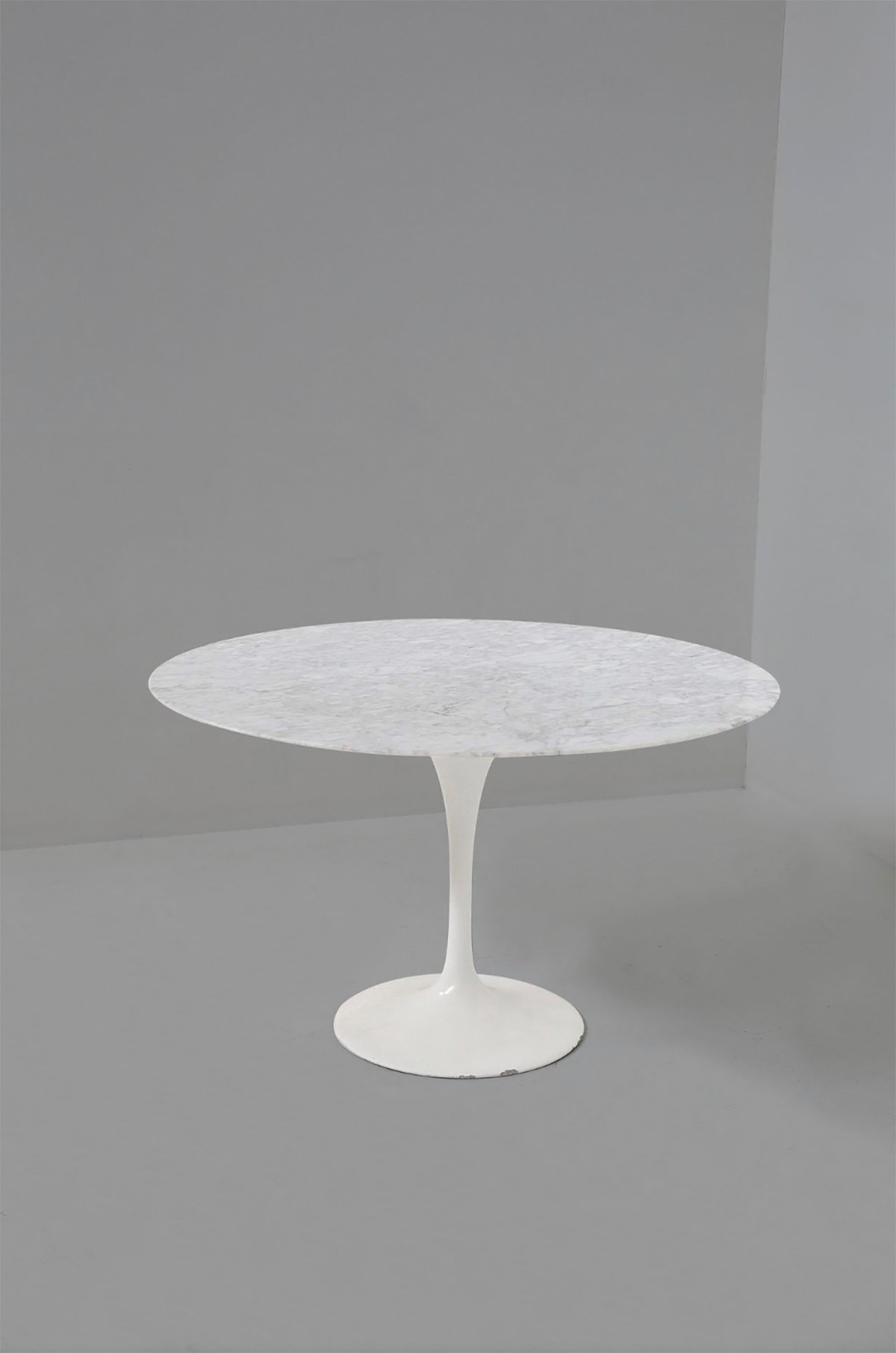 Eero  Saarinen : Round Table attr.  - Auction Christmas Sale - LTWID Auction House