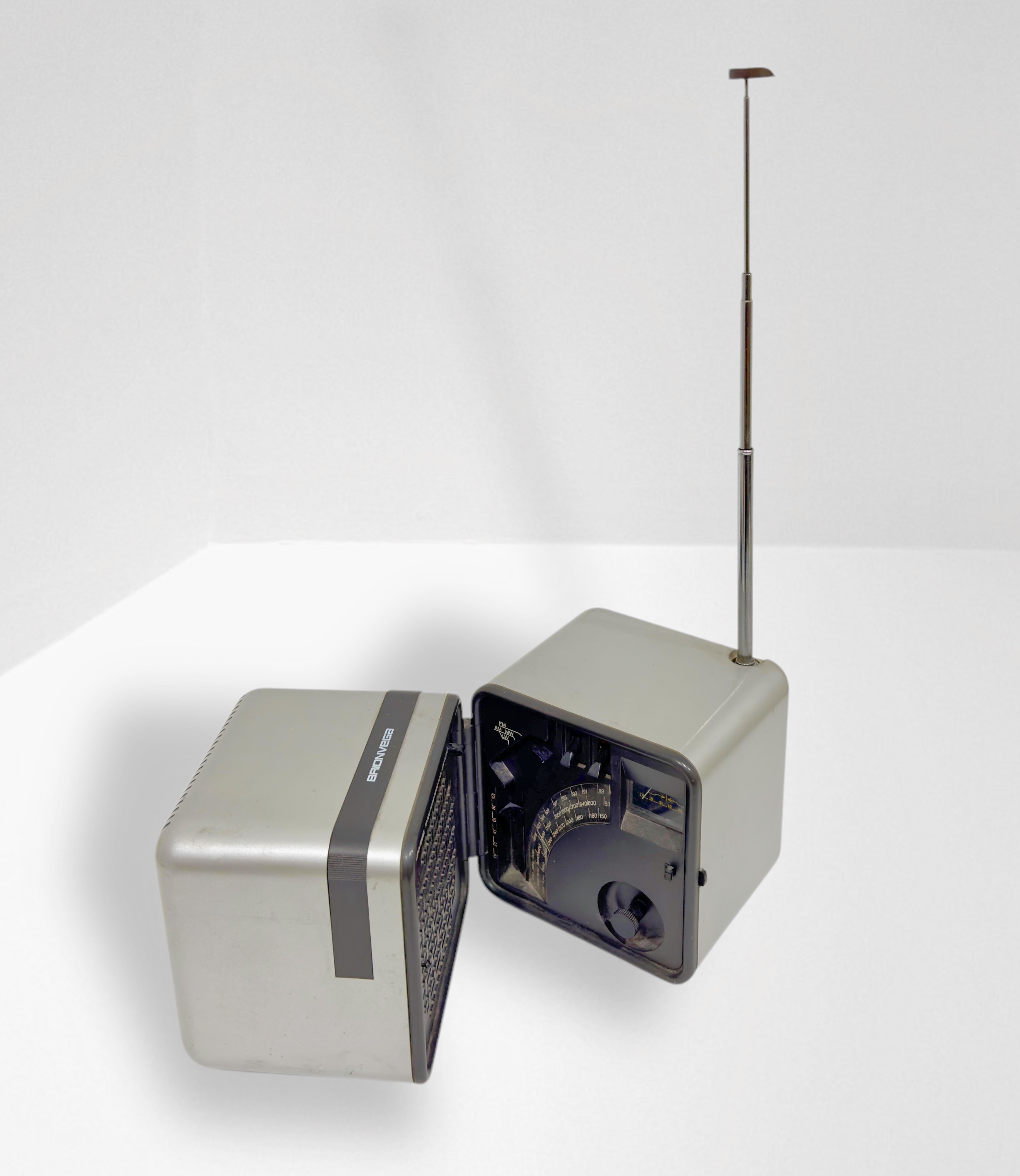 Marco Zanuso,Richard Sapper : Radio Cubo TS 505  - Asta La Décoration - LTWID Auction House