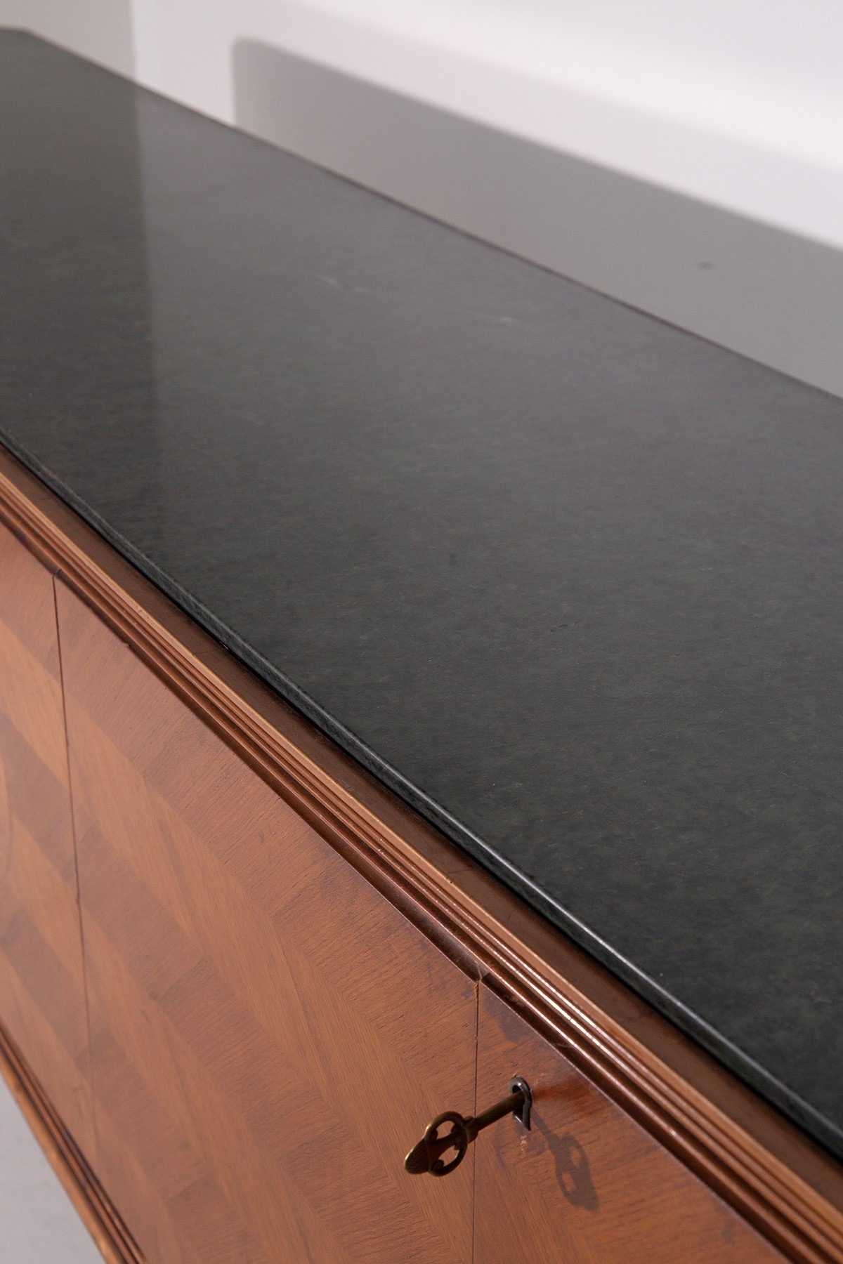 Grande credenza Attr.