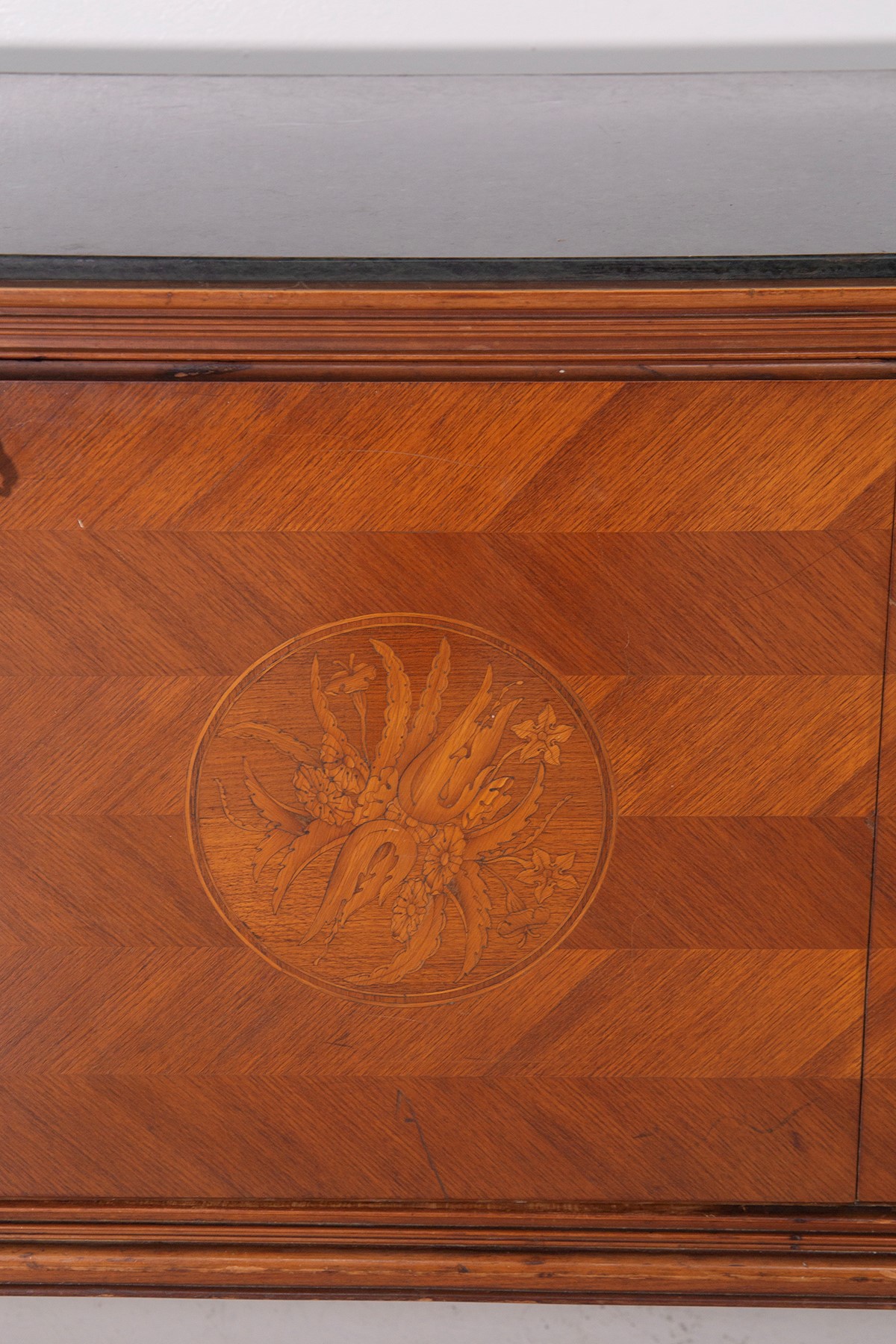 Grande credenza Attr.
