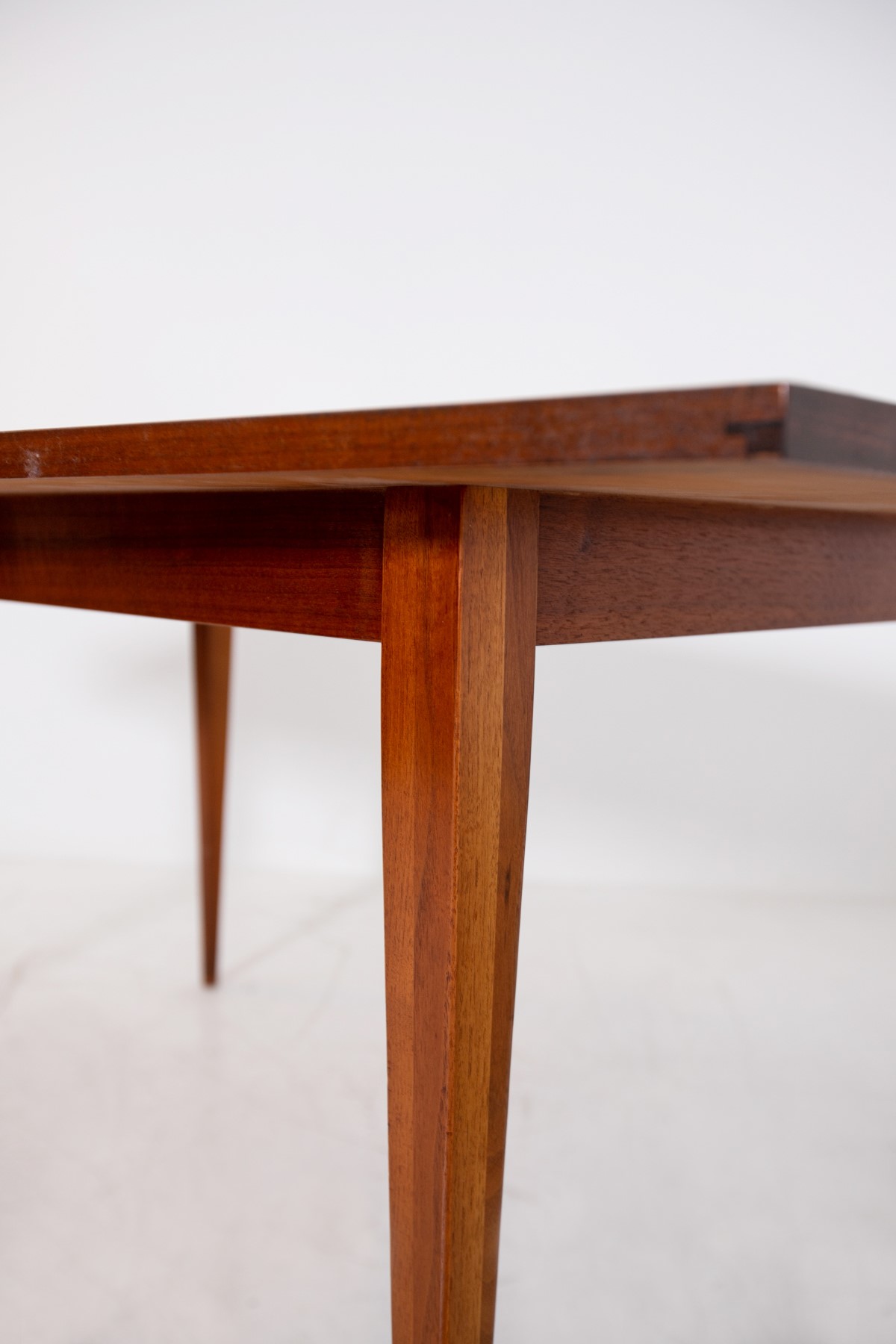 Tavolo da pranzo americano geometrico in legno