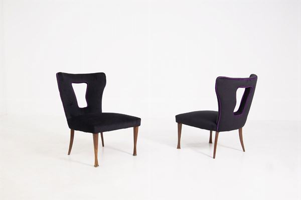 Coppia di poltrone vintage italiane in velluto nero, legno e ottone