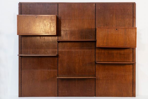 Finn Juhl - Libreria danese in legno e ottone (Attr.)